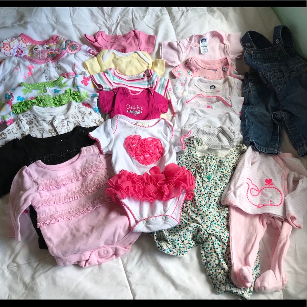 EUC 20 piece lot of newborn size girls bundle